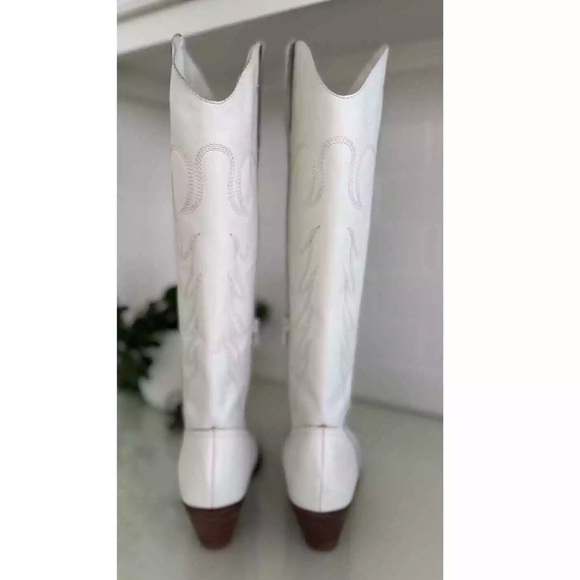 Agency Boot, Size 10, Genuine Leather, Designer Matisse White 2" Heel - Picture 3 of 13